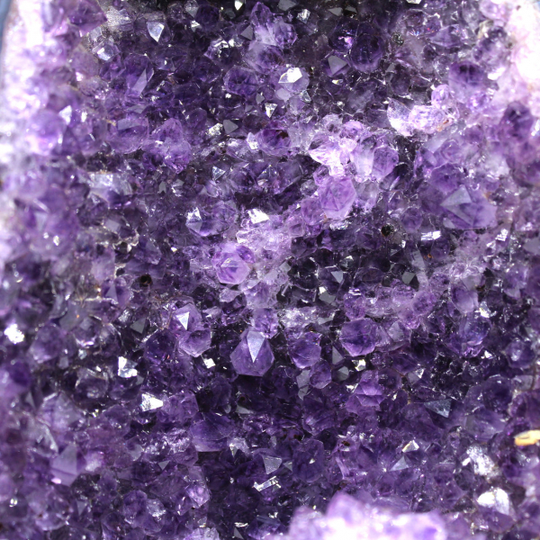  Geodo de ametista do Brasil único de alta qualidade com base estável