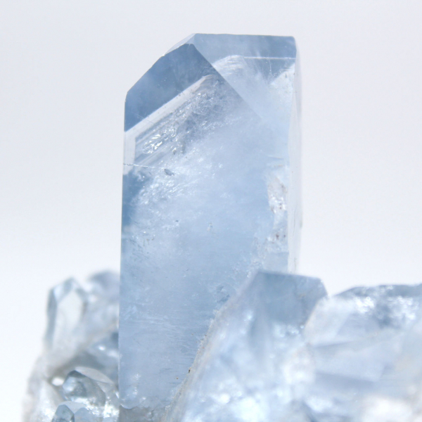 Rara geodo de celestita azul de Madagascar