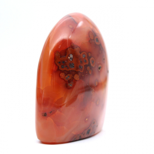 Pequeno exemplar de cornalina polida - ornamento mineral autêntico de Madagascar