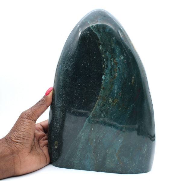 Grande pedra decorativa Jaspe verde polido, mineral Madagascar