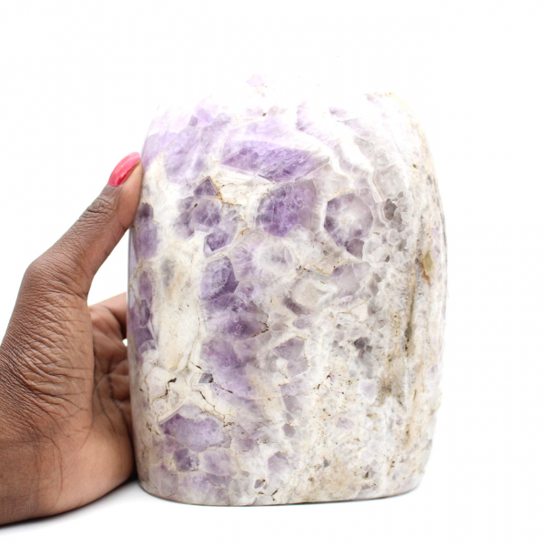 Grande ametista polida, ornamento mineral de prestígio, Madagascar