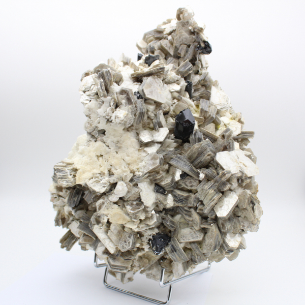 Mica e turmalina sobre quartzo branco do Afeganistão