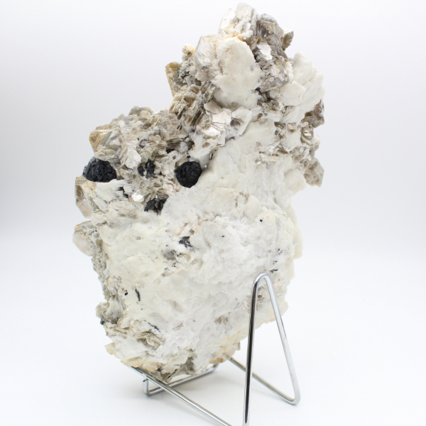 Mica e turmalina negra sobre quartzo afegão