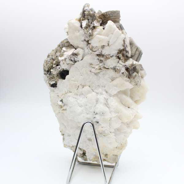 Mica e turmalina negra sobre quartzo afegão