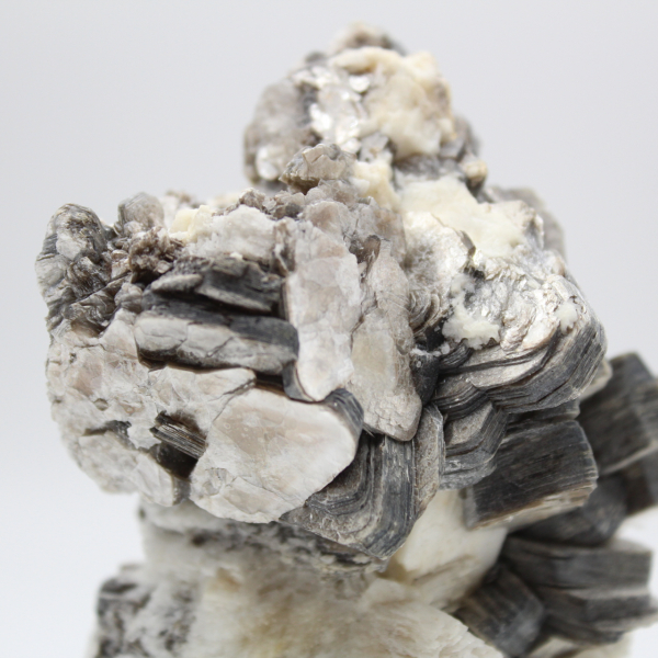 Mica cristalizada em quartzo branco do Afeganistão