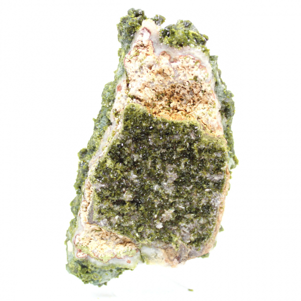 Cristais de epidoto verde sobre uma matriz do Alto Atlas