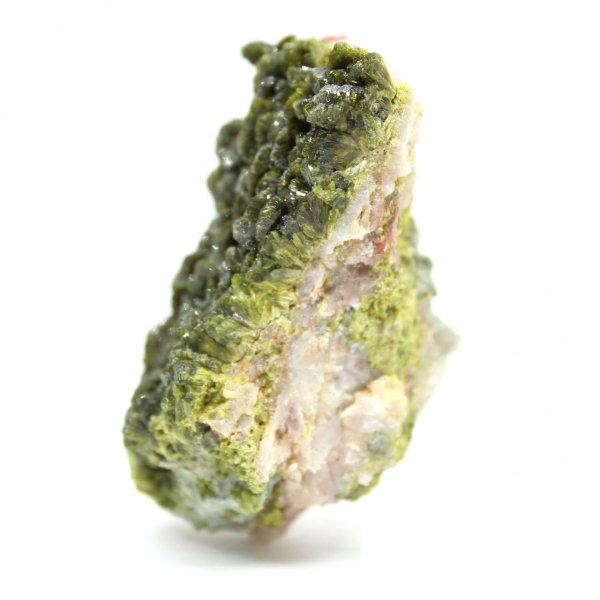 Epidoto verde de Imilchil, uma formação natural em ganga.