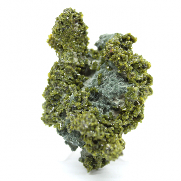 Epidoto verde marroquino sobre rocha hospedeira