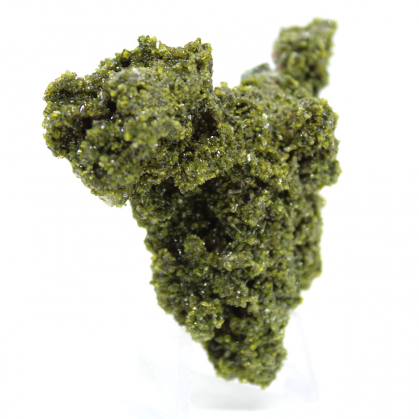 Cristais de epidoto verde sobre matriz provenientes de Marrocos.