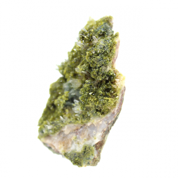 Epidoto marroquino sobre matriz bege