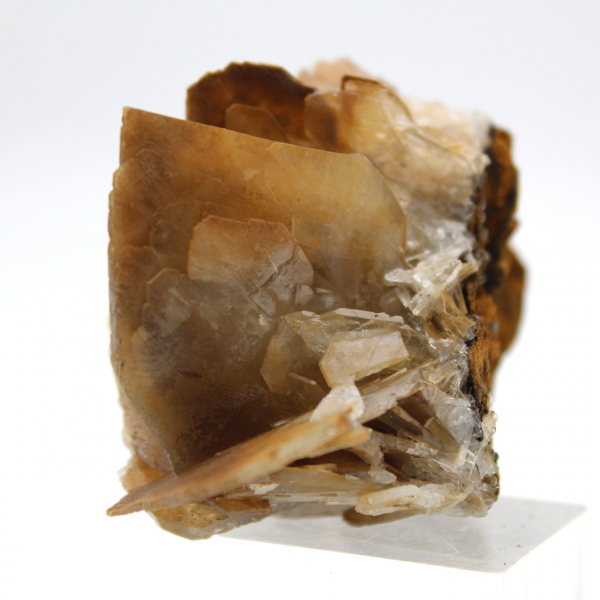 Pequenos cristais decorativos de barita provenientes de Marrocos.