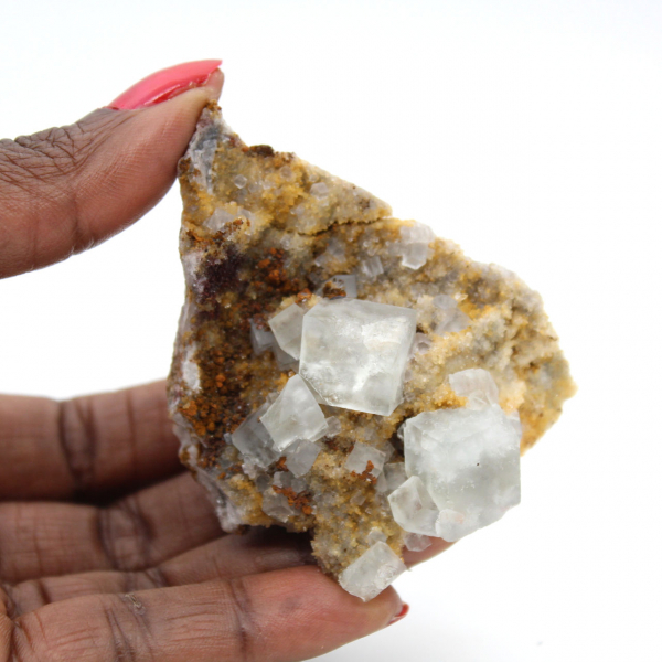 Fluorita verde para decoração: pequeno cristal sobre rocha