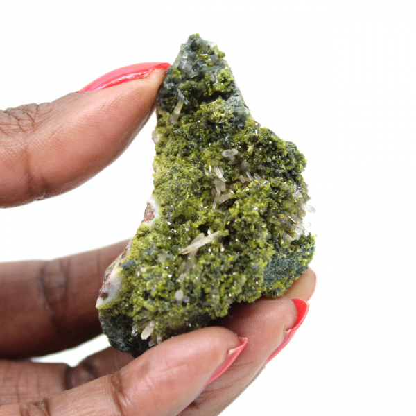 Epidoto verde de Marrocos sobre matriz fina