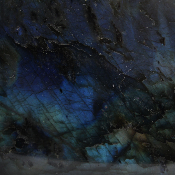 Labradorita polida, espécime de rocha decorativa