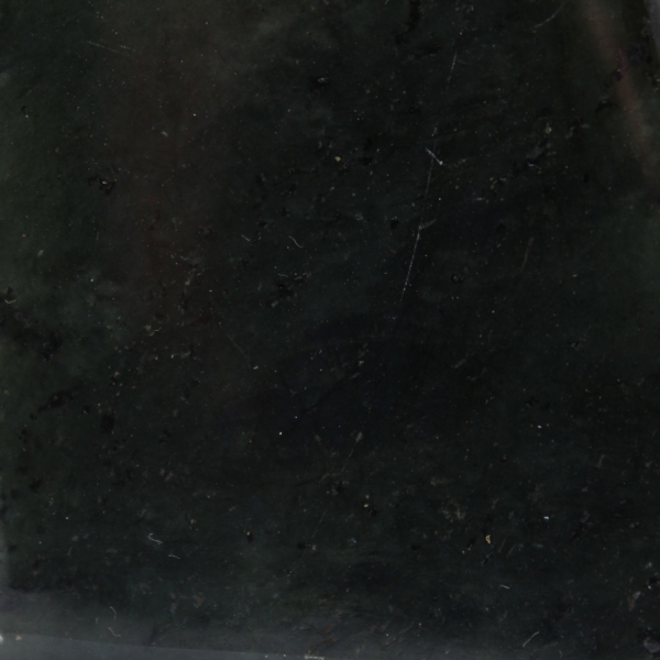 Labradorita polida, exemplar compacto de Madagascar