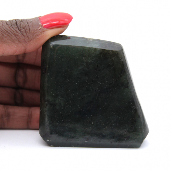 Labradorita polida, exemplar compacto de Madagascar