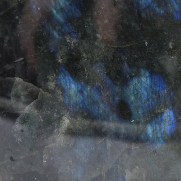 Pedra labradorita polida, peça decorativa de Madagascar