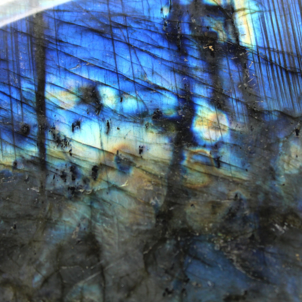 Grande labradorita polida para colecionadores