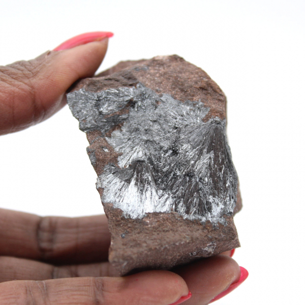 Pequenos cristais de pirolusita em matriz autêntica