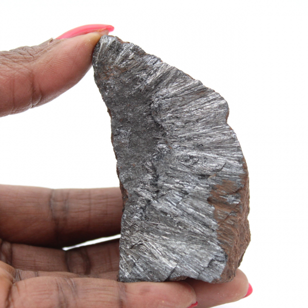 Pequeno exemplar de pirolusita, cristalização em Marrocos.