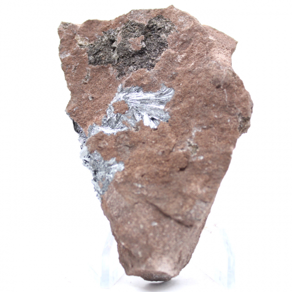 Cristais autênticos de pirolusita em matriz.