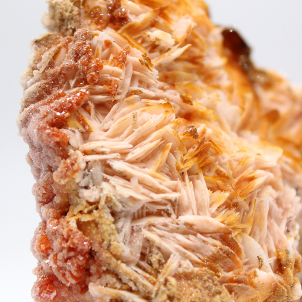 Cristais de barita laranja do Marrocos para colecionadores.