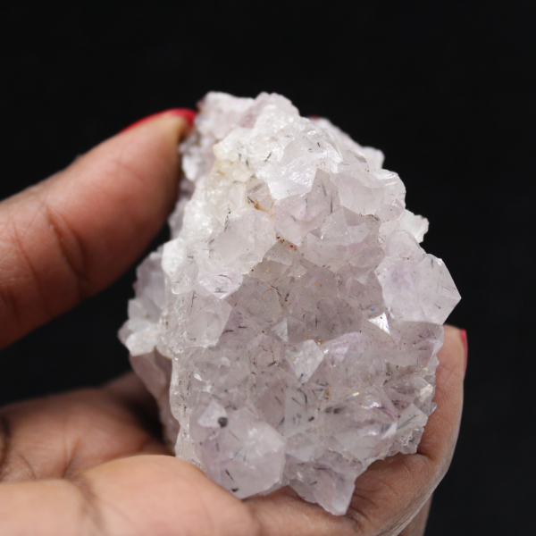 Pequeno quartzo com goethita, pedra de colecionador do Marrocos.