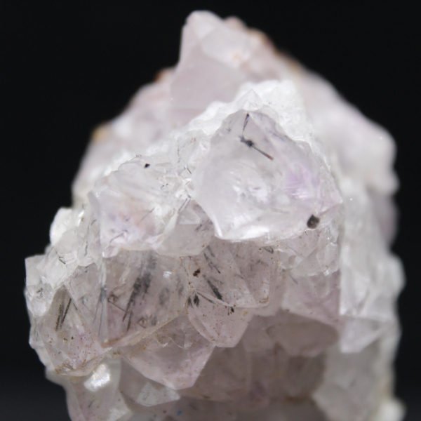 Pequeno quartzo com goethita, pedra de colecionador do Marrocos.