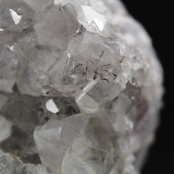 Geodo de quartzo com inclusões de goethita, rocha mineral marroquina.