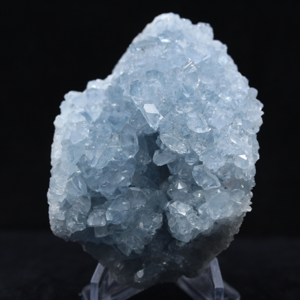 Pequena geoda de celestita: mineral para colecionadores