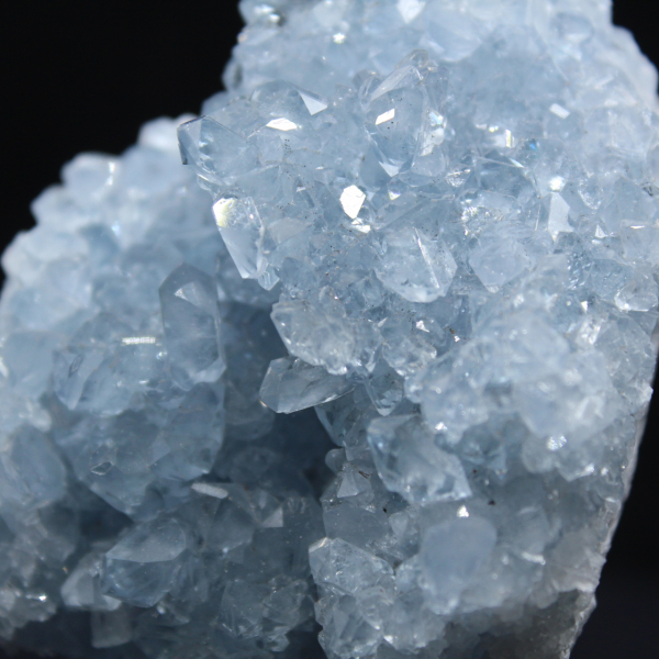 Pequena geoda de celestita: mineral para colecionadores