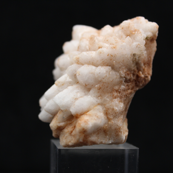 Quartzo em forma de flor marroquina com cristalização fina.