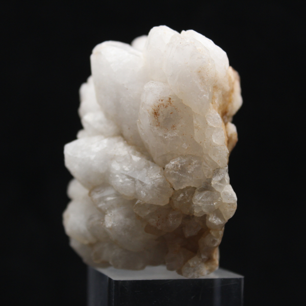 Quartzo em forma de flor marroquina com cristais entrelaçados.