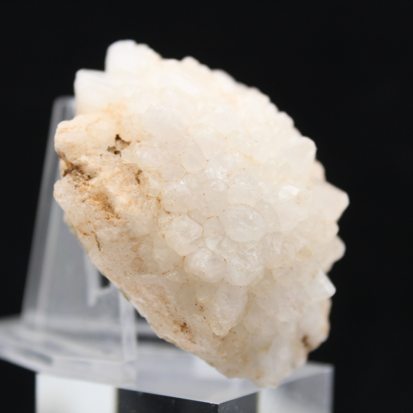 Quartzo marroquino natural discreto em formato de flor.