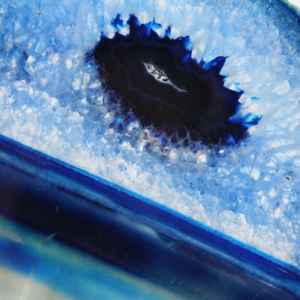 Fatias de ágata azul provenientes de depósitos brasileiros