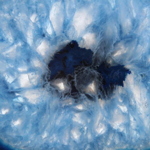 Fatia de ágata azul do Brasil para coleção de minerais