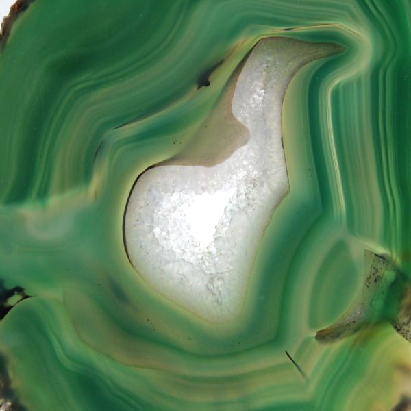 Espécime de ágata verde fatiada – Origem Brasil 240 g