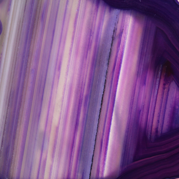 Espécime de ágata brasileira, fatia de cor roxa