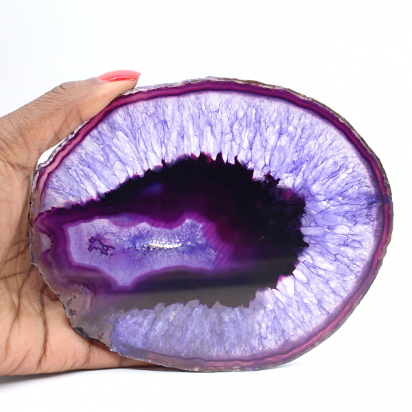 Mineralogia brasileira: fatia de ágata com tonalidade violeta.