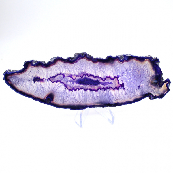 Exemplar fatiado de ágata alongada violeta brasileira