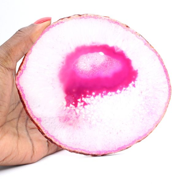 Fatia decorativa de ágata com tonalidade rosa.