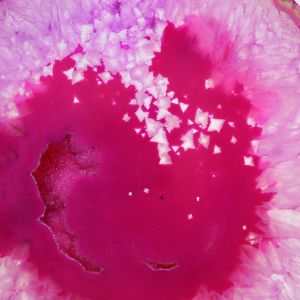 Ágata fatiada com tonalidade rosa natural