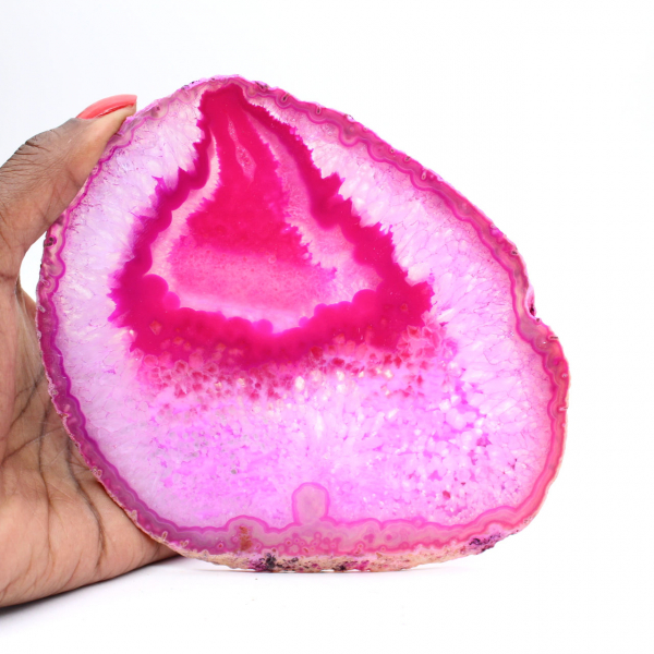 Fatia polida de ágata com tonalidade rosa.