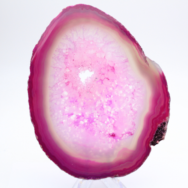 Ágata brasileira polida com tonalidade rosa.