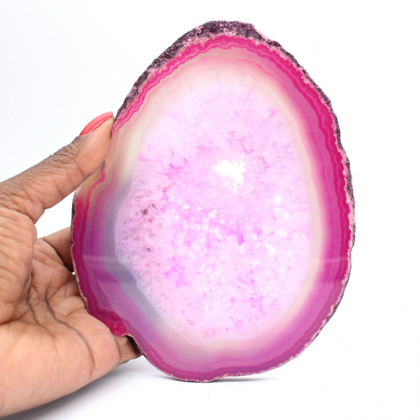 Ágata brasileira polida com tonalidade rosa.