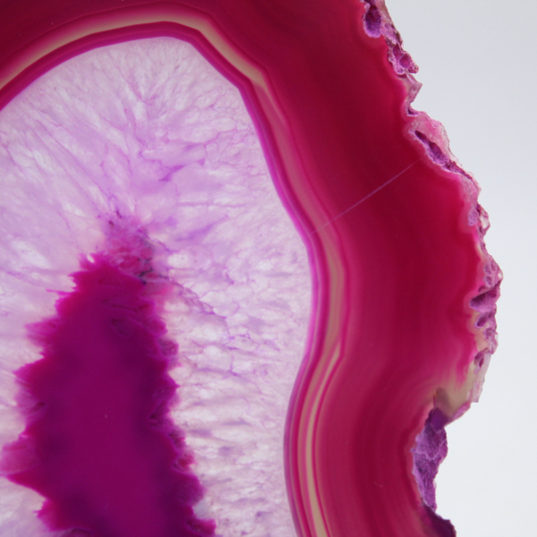 Fatia de ágata tingida de rosa natural