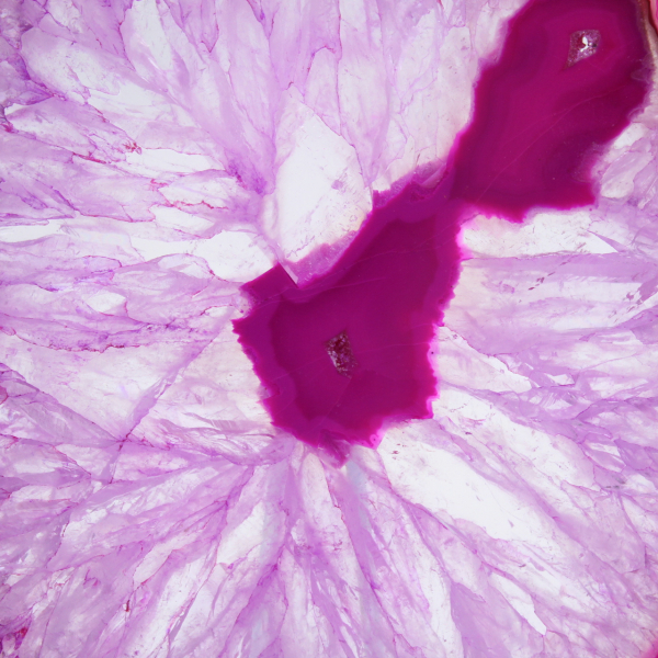 Fatia de ágata natural com tonalidade rosa