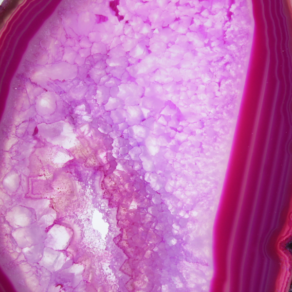 Fatia decorativa de ágata tingida de rosa