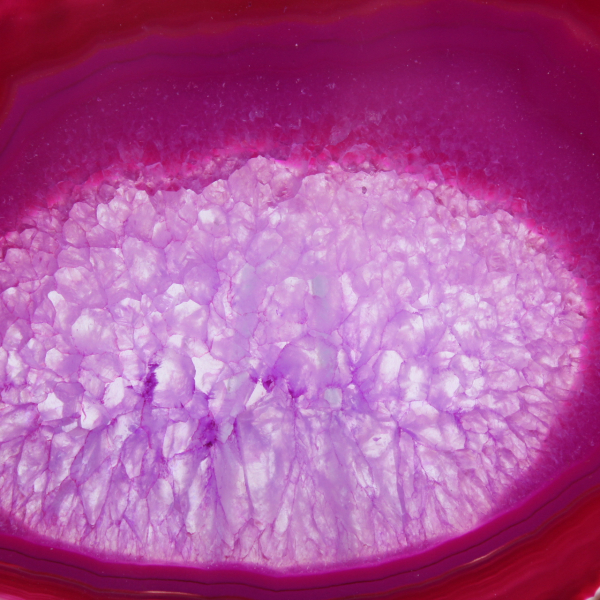 Fatia decorativa de ágata tingida de rosa