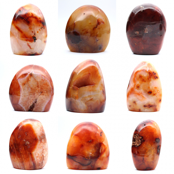 Pequena peça de cornalina polida - espécime mineral decorativo (Madagascar)